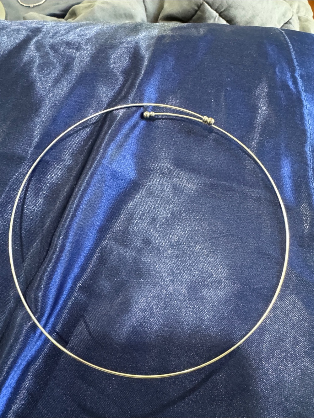 Minimalist Silver Choker Necklace - Sleek Wire Collar